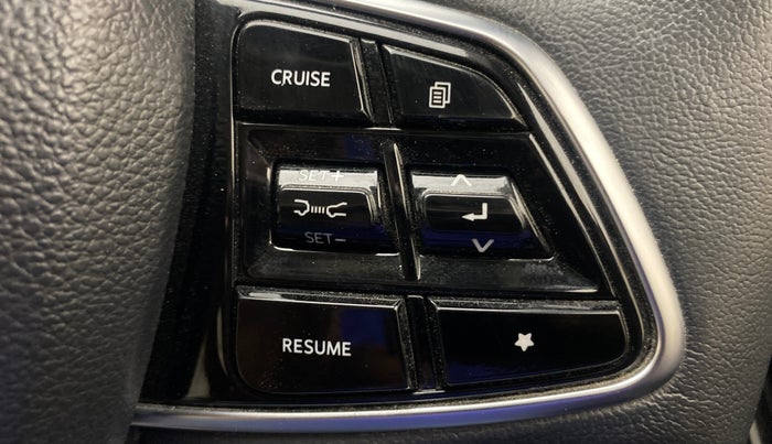 2022 Mahindra XUV700 AX 7 LUXURY D AWD AT 7 STR, Diesel, Automatic, 82,634 km, Adaptive Cruise Control