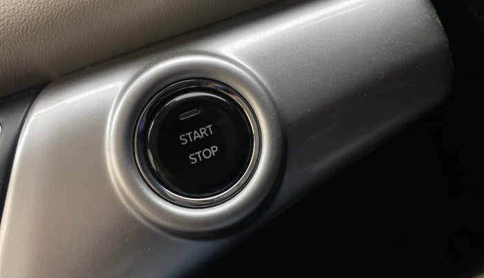 2022 Mahindra XUV700 AX 7 LUXURY D AWD AT 7 STR, Diesel, Automatic, 82,634 km, Keyless Start/ Stop Button