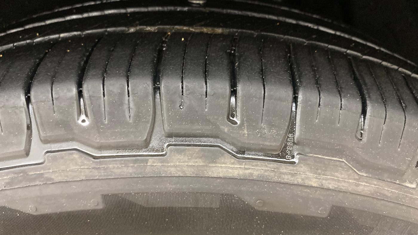 2022 Mahindra XUV700 AX 7 LUXURY D AWD AT 7 STR, Diesel, Automatic, 82,634 km, Left Rear Tyre Tread