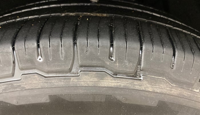 2022 Mahindra XUV700 AX 7 LUXURY D AWD AT 7 STR, Diesel, Automatic, 82,634 km, Left Rear Tyre Tread