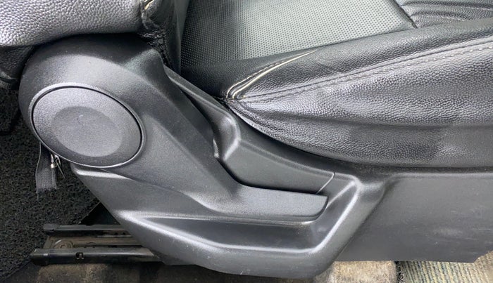 2019 Maruti New Wagon-R 1.0 LXI (O), CNG, Manual, 77,165 km, Driver Side Adjustment Panel