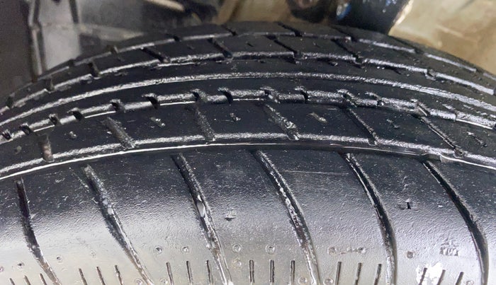 2019 Maruti New Wagon-R LXI CNG 1.0 L, CNG, Manual, 42,196 km, Left Front Tyre Tread