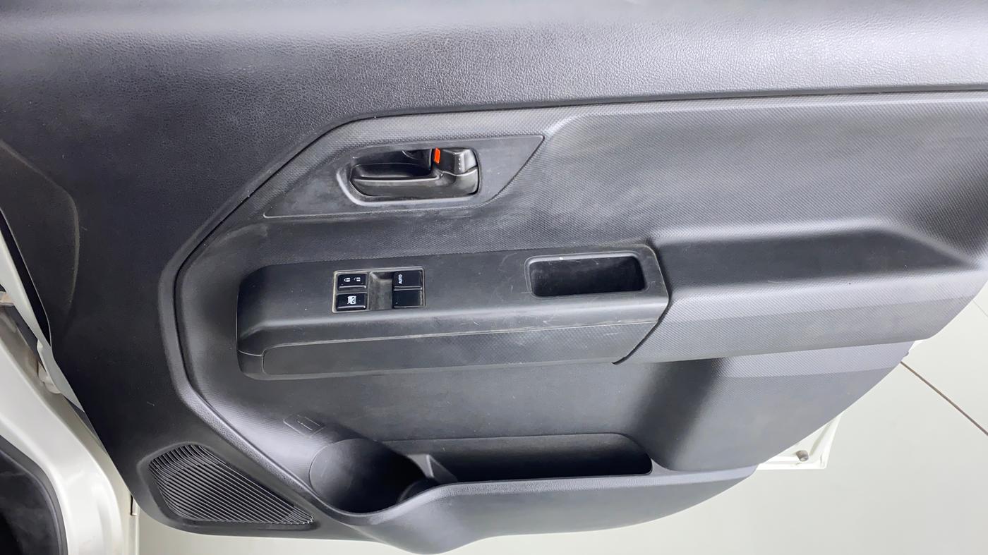 2019 Maruti New Wagon-R LXI CNG 1.0 L, CNG, Manual, 42,196 km, Driver Side Door Panels Control
