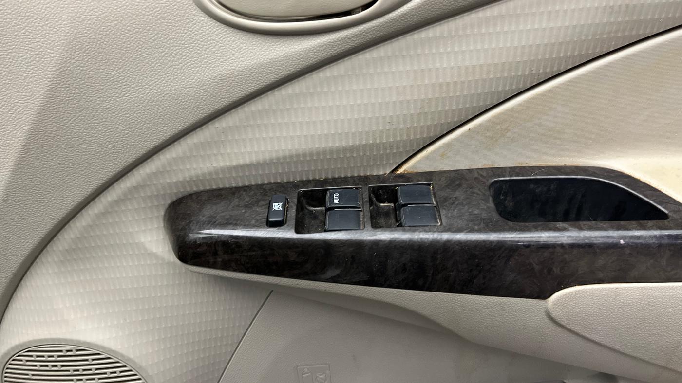 2015 Toyota Etios VX, Petrol, Manual, 62,943 km, Driver Side Door Panels Control