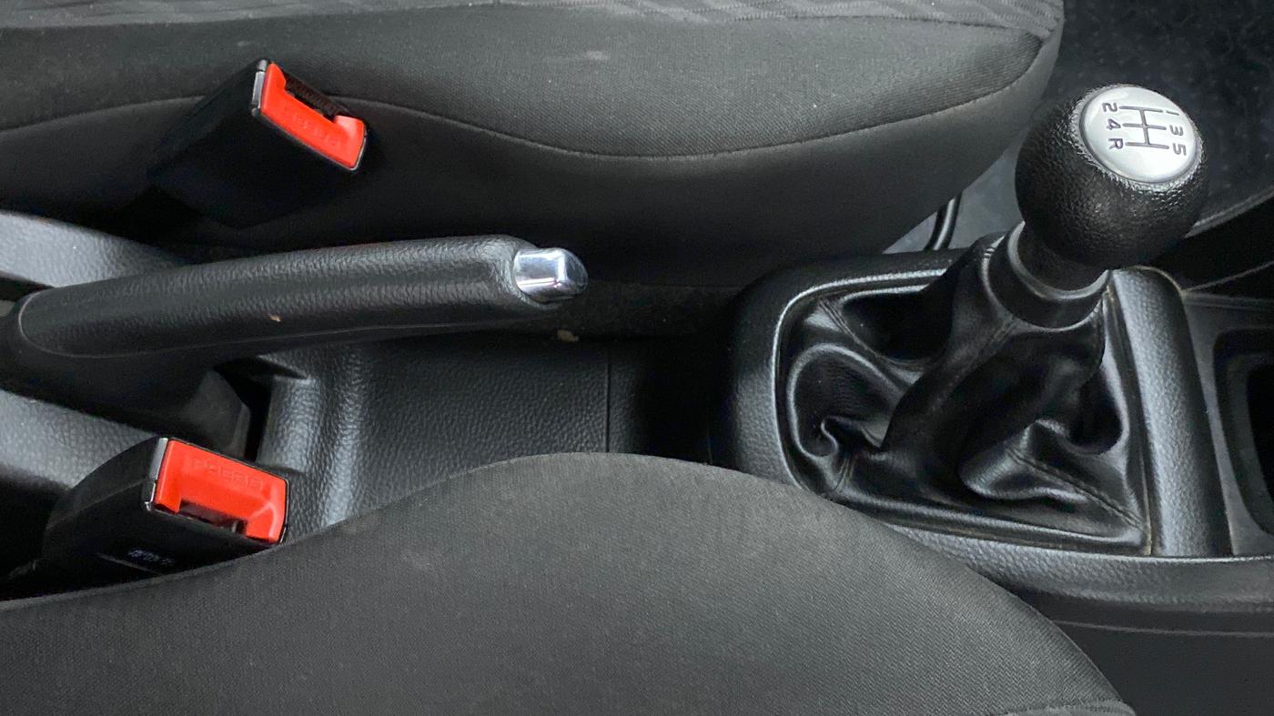 2017 Maruti Swift VXI, Petrol, Manual, 21,083 km, Gear Lever