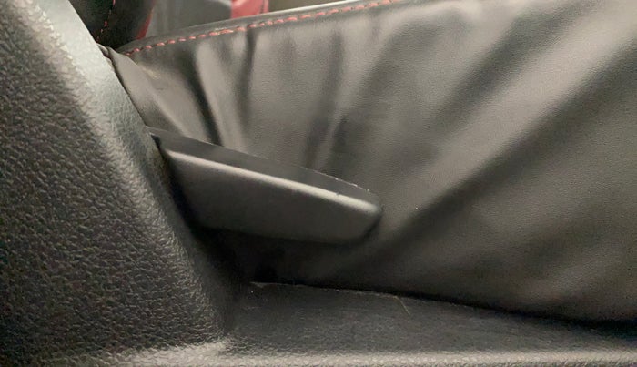 2019 Renault Duster 85 PS RXS MT DIESEL, Diesel, Manual, 72,856 km, Driver Side Adjustment Panel