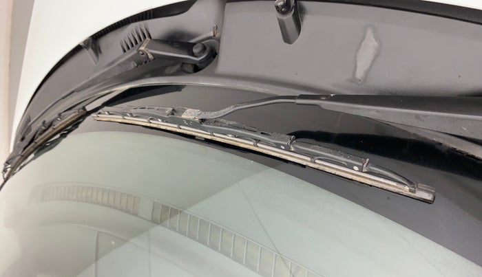 2012 Maruti Swift VXI, Petrol, Manual, 90,846 km, Front windshield - Noise From Wiper System
