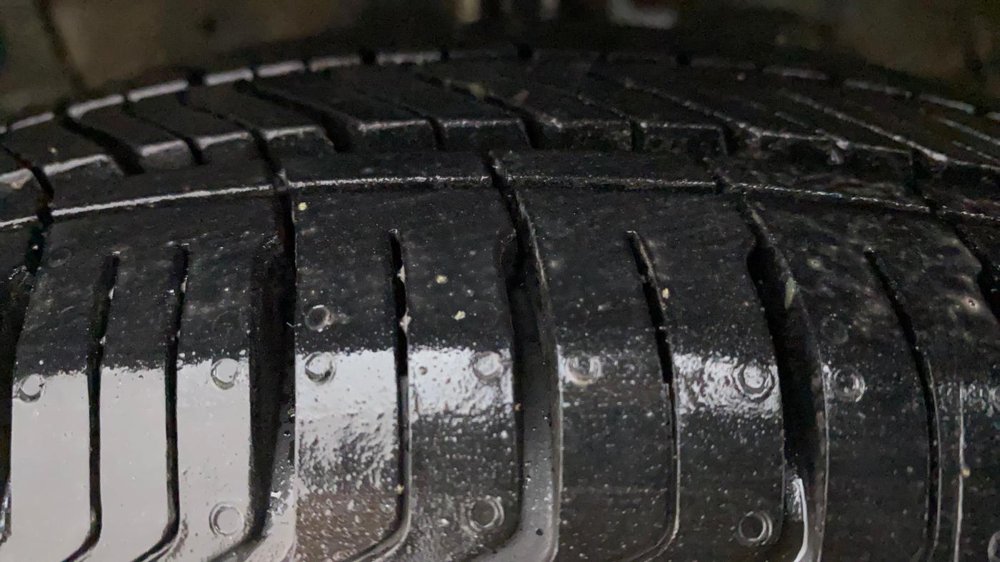 2012 Maruti Swift VXI, Petrol, Manual, 90,846 km, Left Front Tyre Tread
