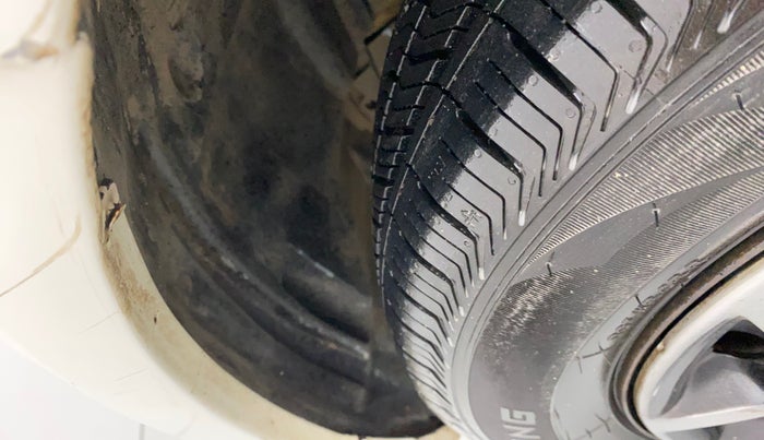 2012 Maruti Swift VXI, Petrol, Manual, 90,846 km, Left fender - Lining loose