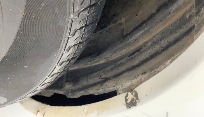 2012 Maruti Swift VXI, Petrol, Manual, 90,846 km, Right fender - Lining loose