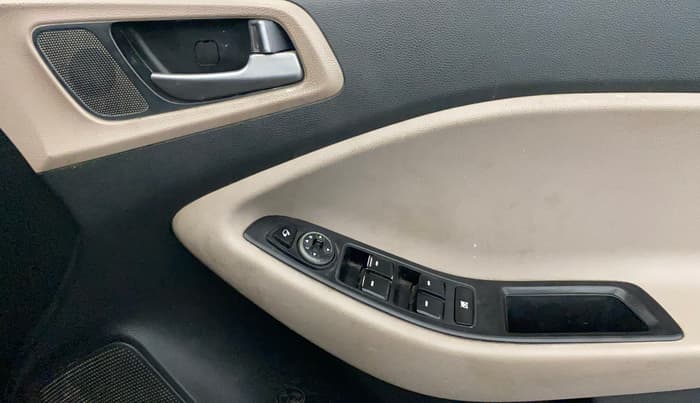 2018 Hyundai Elite i20 SPORTZ 1.2, Petrol, Manual, 1,24,745 km, Driver Side Door Panels Control