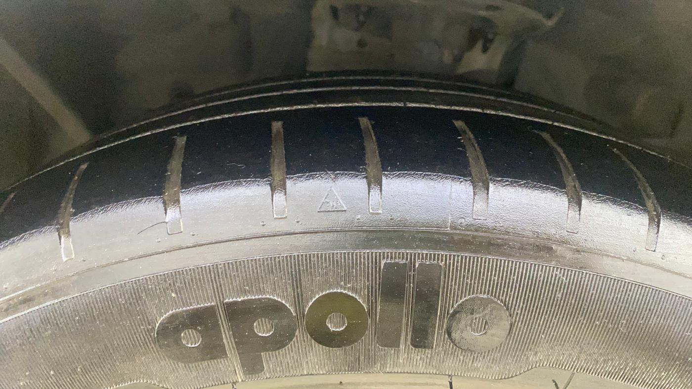 2020 Ford New Figo TITANIUM BLU 1.2 PETROL, Petrol, Manual, 71,297 km, Left Front Tyre Tread