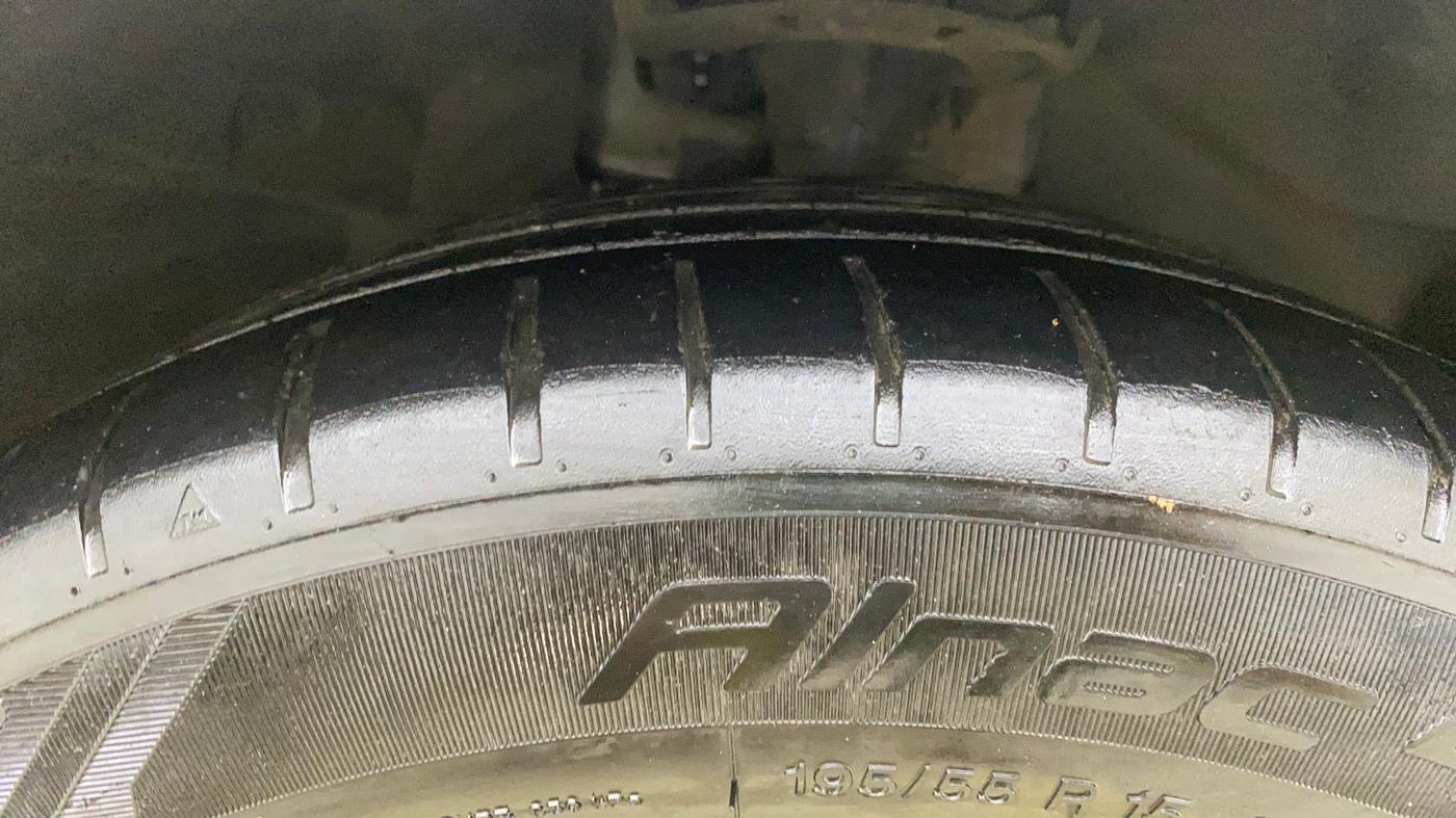2020 Ford New Figo TITANIUM BLU 1.2 PETROL, Petrol, Manual, 71,297 km, Right Front Tyre Tread