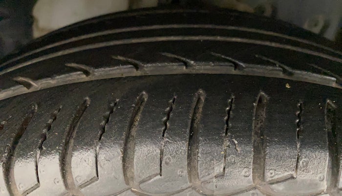 2017 Ford Ecosport TITANIUM 1.5L DIESEL, Diesel, Manual, 87,108 km, Right Front Tyre Tread