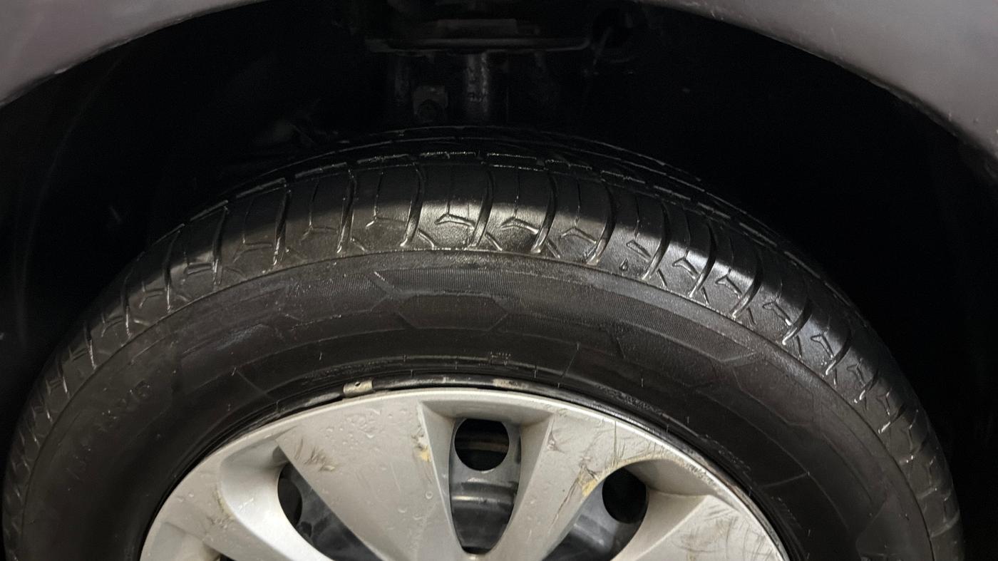 2016 Maruti Baleno DELTA PETROL 1.2, Petrol, Manual, 60,504 km, Left Front Tyre Tread