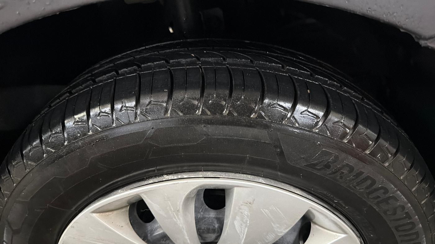 2016 Maruti Baleno DELTA PETROL 1.2, Petrol, Manual, 60,504 km, Right Front Tyre Tread