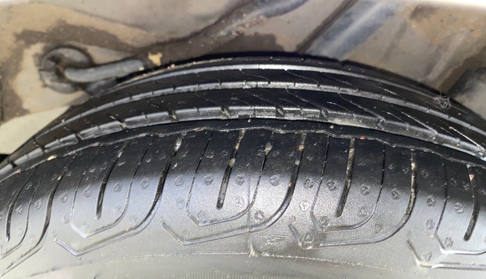2014 Honda Amaze 1.2L I-VTEC VX, Petrol, Manual, 32,109 km, Left Rear Tyre Tread