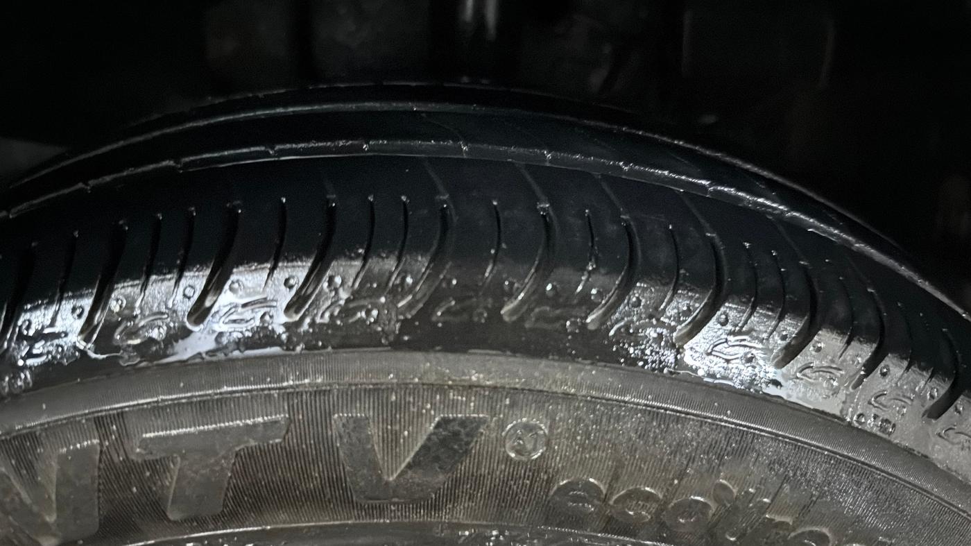 2017 Tata Tiago XZ PETROL, Petrol, Manual, 99,228 km, Right Front Tyre Tread