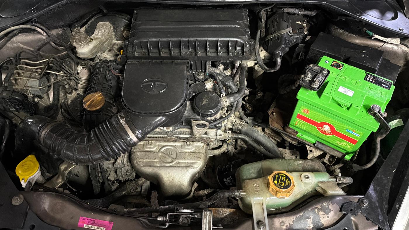 2017 Tata Tiago XZ PETROL, Petrol, Manual, 99,228 km, Engine View