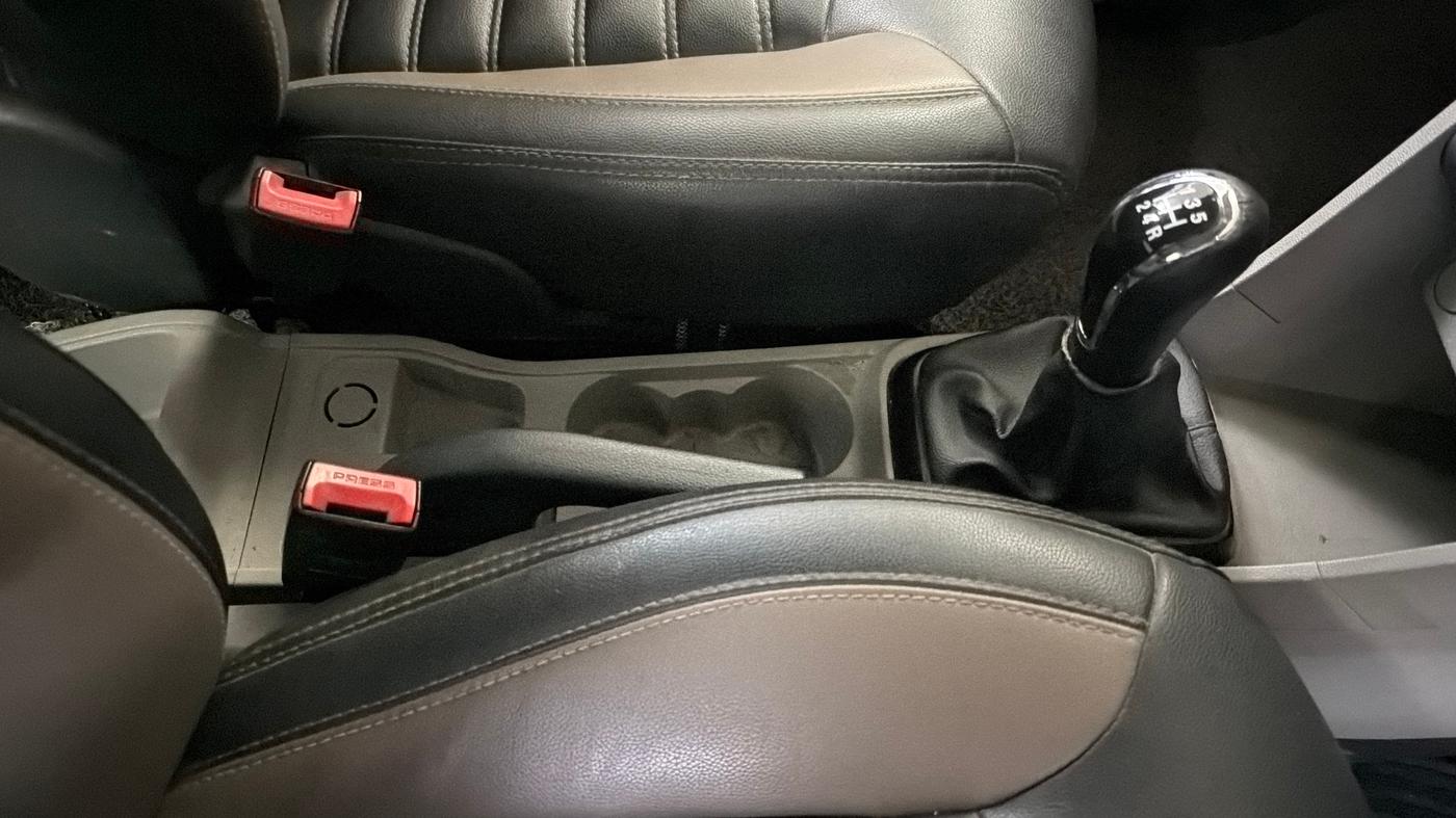 2017 Tata Tiago XZ PETROL, Petrol, Manual, 99,228 km, Gear Lever