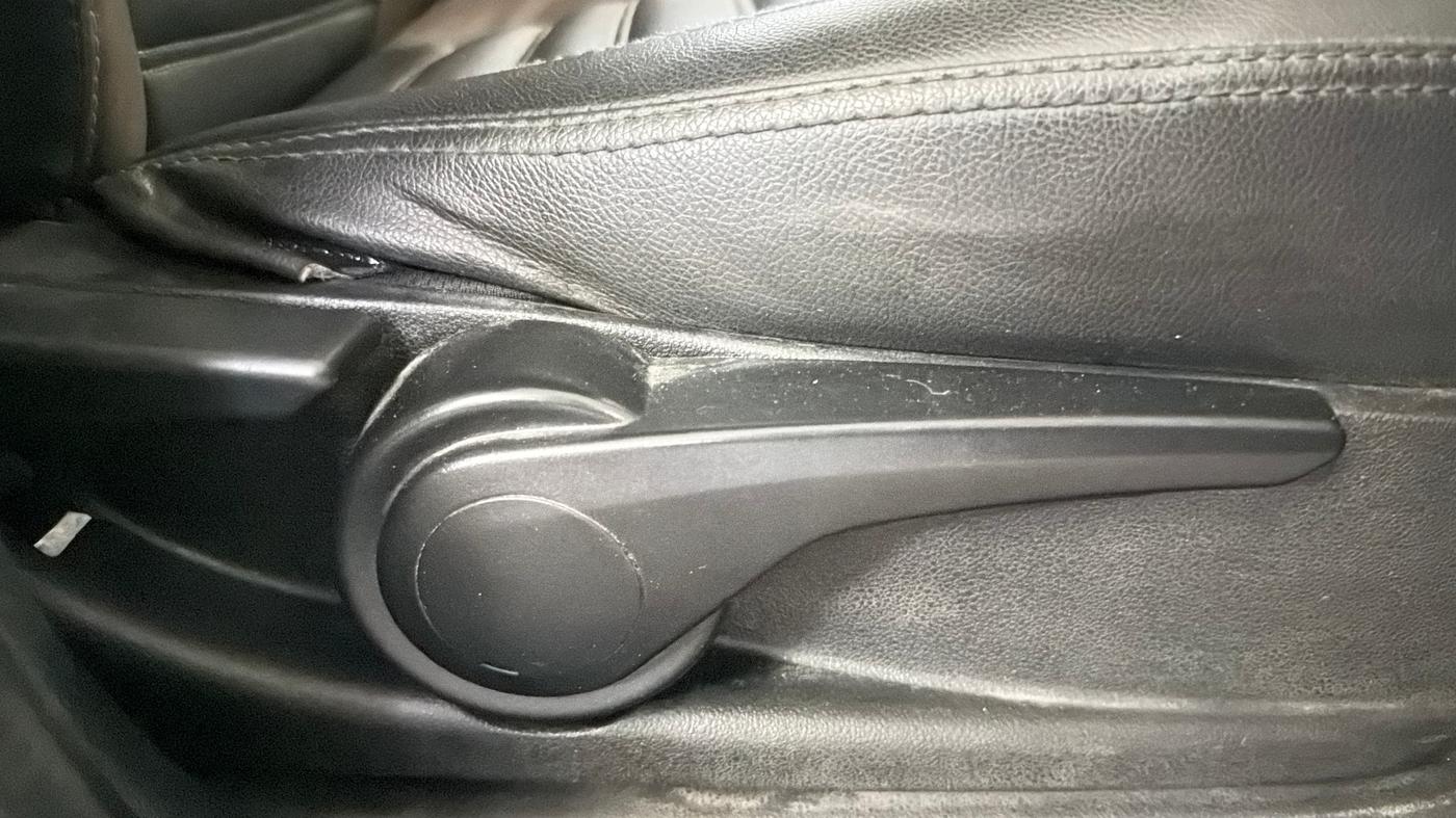 2017 Tata Tiago XZ PETROL, Petrol, Manual, 99,228 km, Driver Side Adjustment Panel