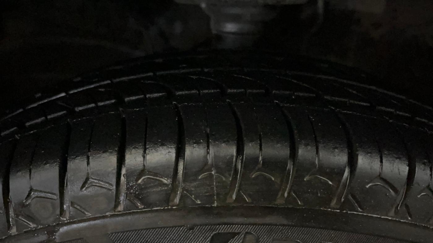 2021 Maruti S PRESSO LXI CNG, CNG, Manual, 91,944 km, Left Front Tyre Tread
