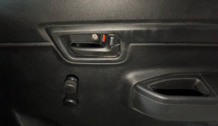 2021 Maruti S PRESSO LXI CNG, CNG, Manual, 91,896 km, Driver Side Door Panels Control