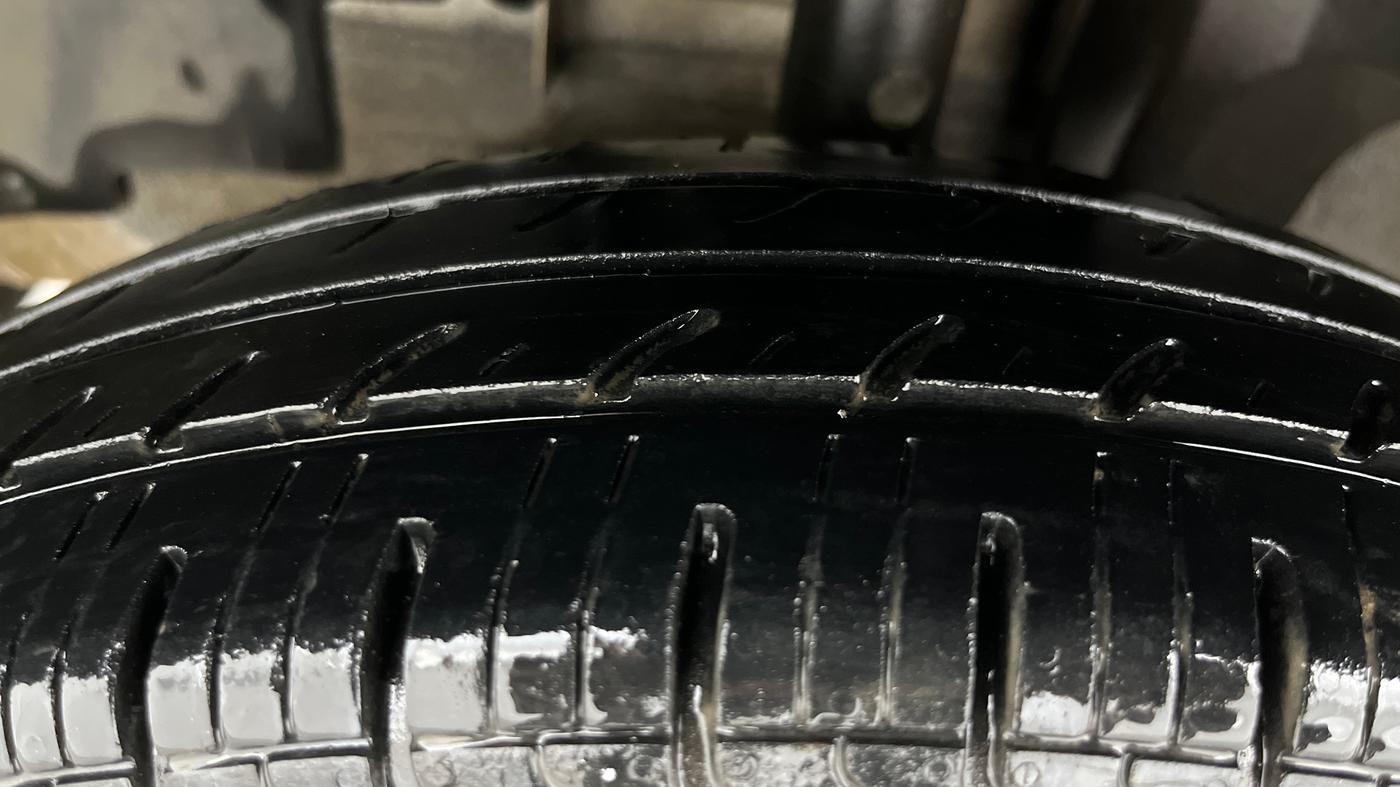 2017 Renault Kwid RXT 1.0 AMT, Petrol, Automatic, 36,719 km, Left Front Tyre Tread