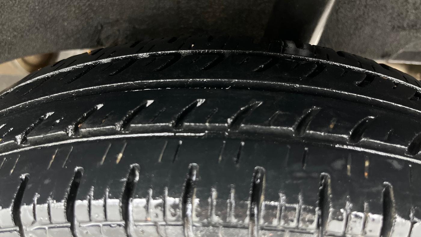 2017 Renault Kwid RXT 1.0 AMT, Petrol, Automatic, 36,719 km, Left Rear Tyre Tread