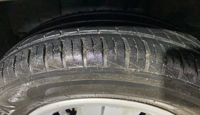 2022 Renault Kwid RXT 1.0, Petrol, Manual, 31,728 km, Left Front Tyre Tread