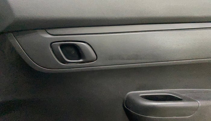 2022 Renault Kwid RXT 1.0, Petrol, Manual, 31,728 km, Driver Side Door Panels Control