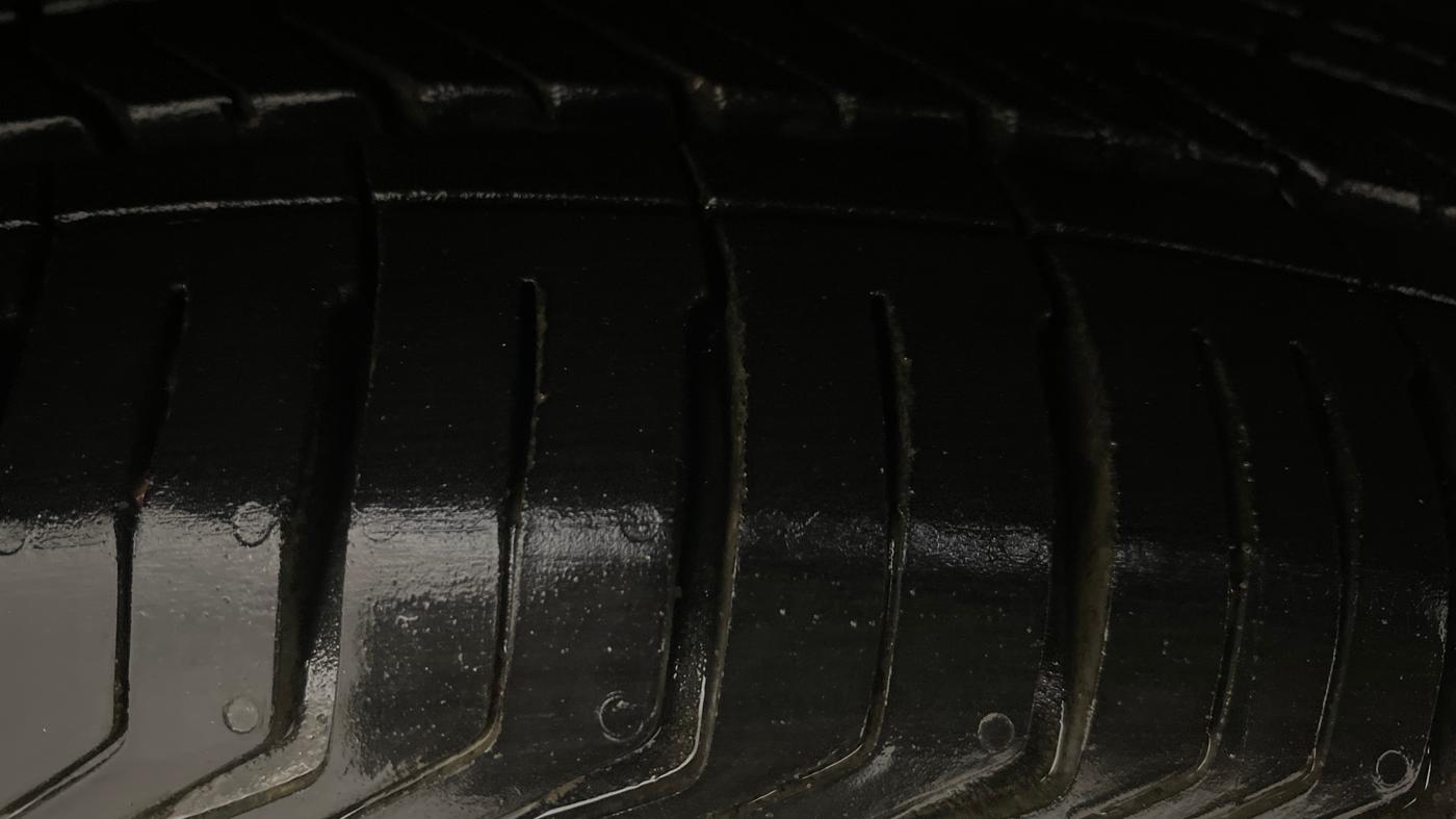 2022 KIA CARENS PRESTIGE PLUS 1.4 PETROL DCT 7 STR, Petrol, Automatic, 73,096 km, Left Front Tyre Tread