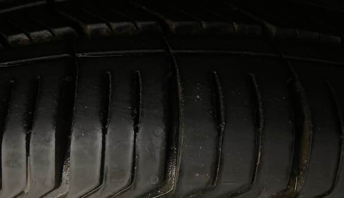 2022 KIA CARENS PRESTIGE PLUS 1.4 PETROL DCT 7 STR, Petrol, Automatic, 73,096 km, Right Front Tyre Tread
