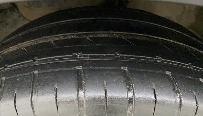 2016 Hyundai Creta SX PLUS 1.6 PETROL, CNG, Manual, 88,741 km, Left Front Tyre Tread