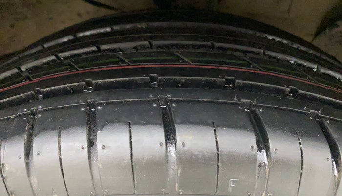 2016 Hyundai Creta SX PLUS 1.6 PETROL, CNG, Manual, 88,741 km, Right Front Tyre Tread