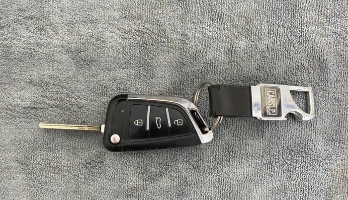 2019 Tata NEXON XM 1.2, CNG, Manual, 50,331 km, Key Close Up