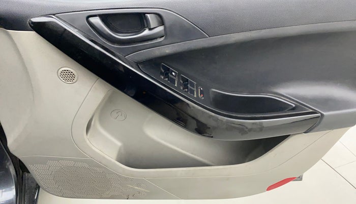 2019 Tata NEXON XM 1.2, CNG, Manual, 50,331 km, Driver Side Door Panels Control