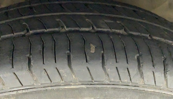 2010 Maruti Swift Dzire VXI, Petrol, Manual, 56,176 km, Right Front Tyre Tread