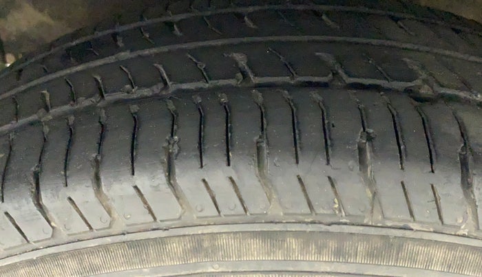 2010 Maruti Swift Dzire VXI, Petrol, Manual, 56,176 km, Left Front Tyre Tread