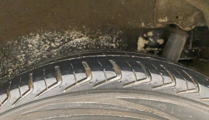 2013 Maruti Wagon R 1.0 VXI, Petrol, Manual, 50,519 km, Left Rear Tyre Tread