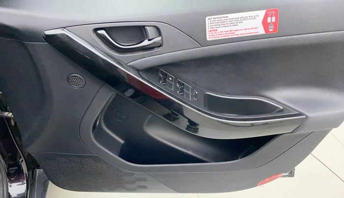 2022 Tata NEXON XZA PLUS (O) PETROL DARK EDITION, Petrol, Automatic, 11,788 km, Driver Side Door Panels Control