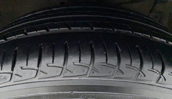 2019 Maruti Ciaz DELTA 1.5 SHVS VVT MT, Petrol, Manual, 28,111 km, Left Rear Tyre Tread