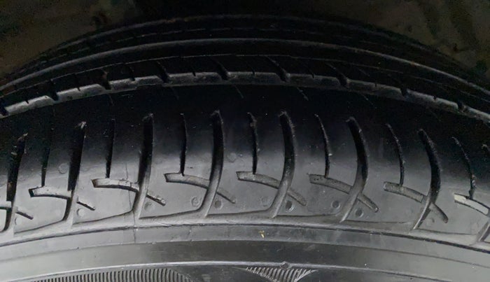 2019 Maruti Ciaz DELTA 1.5 SHVS VVT MT, Petrol, Manual, 28,111 km, Left Front Tyre Tread