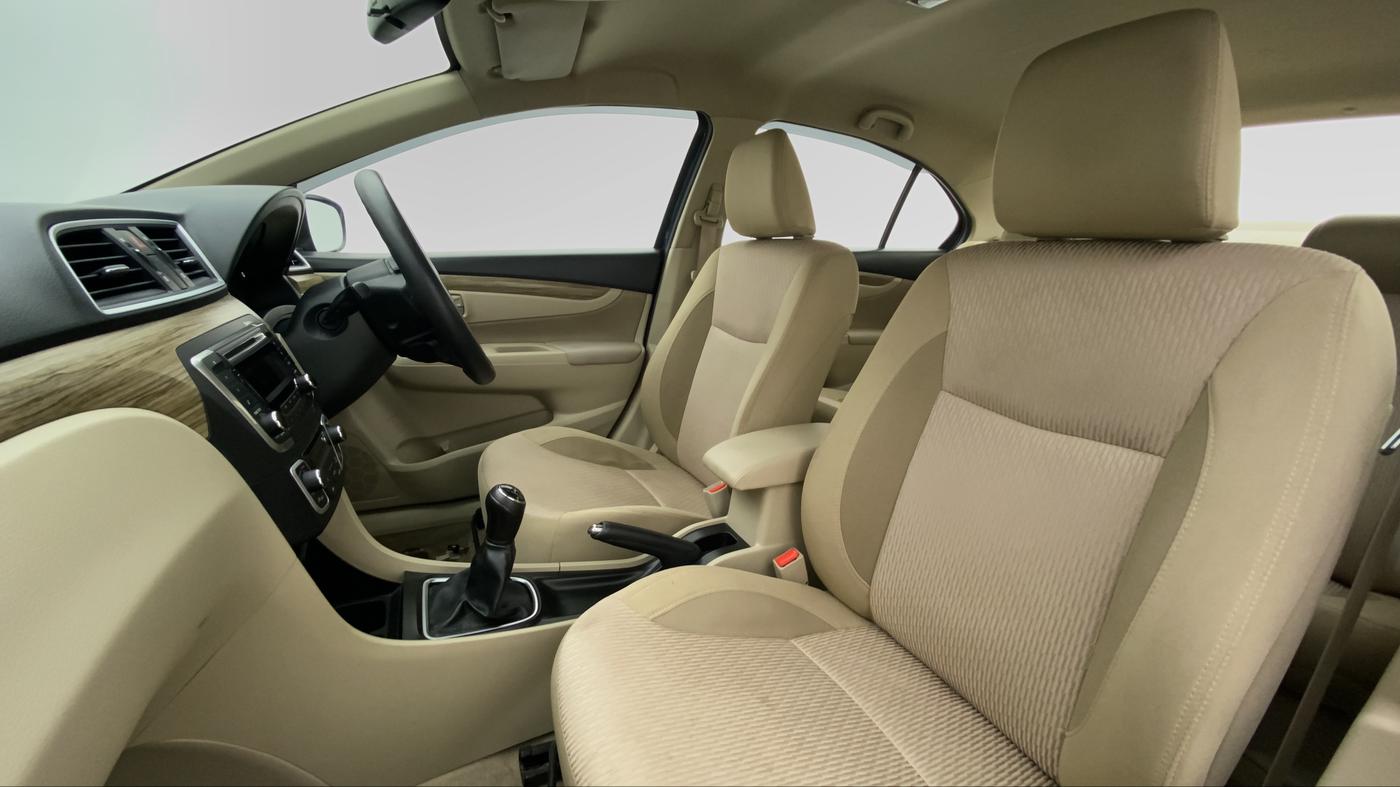 2019 Maruti Ciaz DELTA 1.5 SHVS VVT MT, Petrol, Manual, 28,111 km, Right Side Front Door Cabin
