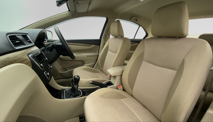 2019 Maruti Ciaz DELTA 1.5 SHVS VVT MT, Petrol, Manual, 28,111 km, Right Side Front Door Cabin