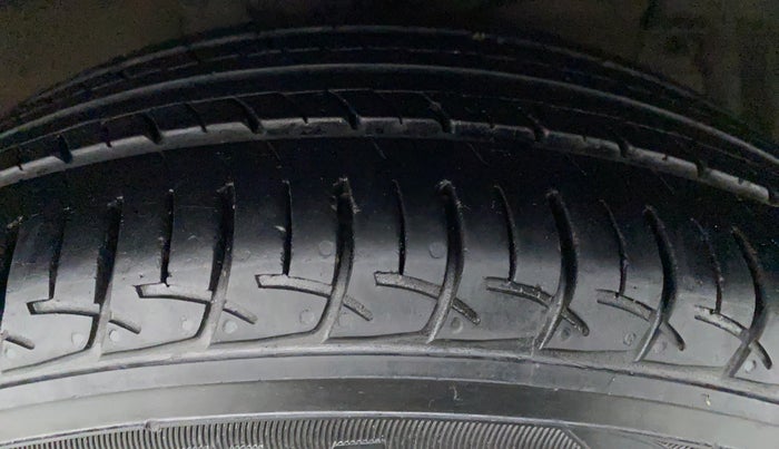 2019 Maruti Ciaz DELTA 1.5 SHVS VVT MT, Petrol, Manual, 28,111 km, Right Front Tyre Tread