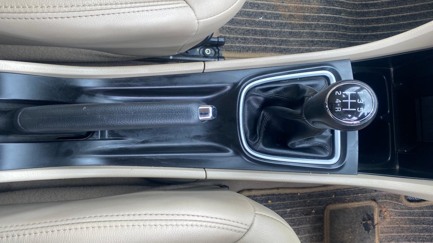 2020 Maruti Ciaz ALPHA 1.5 SHVS PETROL, Petrol, Manual, 47,096 km, Gear Lever