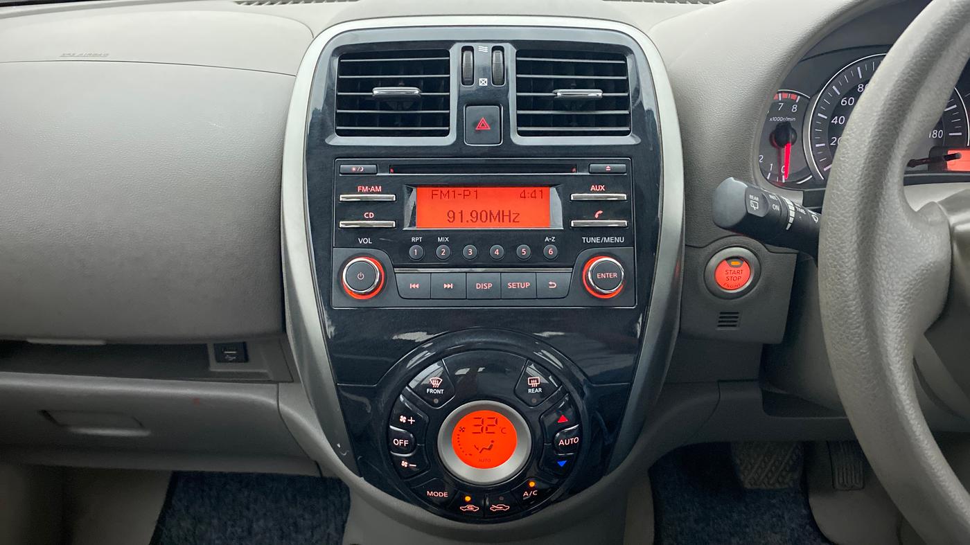 2016 Nissan Micra XV CVT, Petrol, Automatic, 1,14,496 km, Air Conditioner