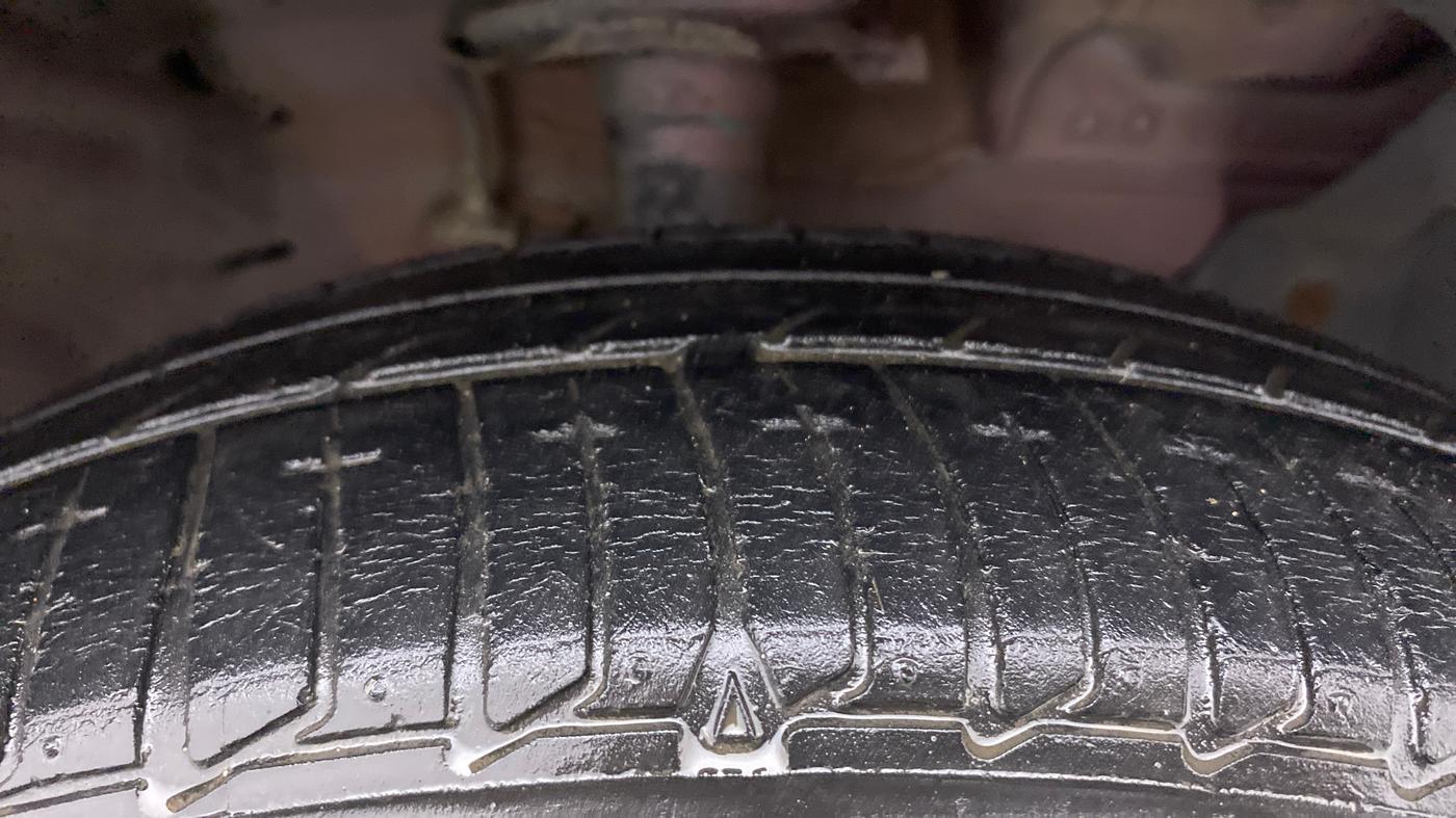 2016 Nissan Micra XV CVT, Petrol, Automatic, 1,14,496 km, Right Front Tyre Tread