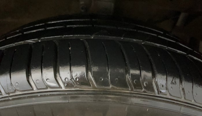 2018 Maruti Ciaz ALPHA  AT 1.4  PETROL, Petrol, Automatic, 62,609 km, Right Front Tyre Tread